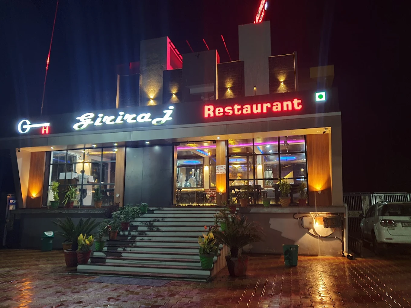 Hotel Giriraj Rooms & Restro — photo 1